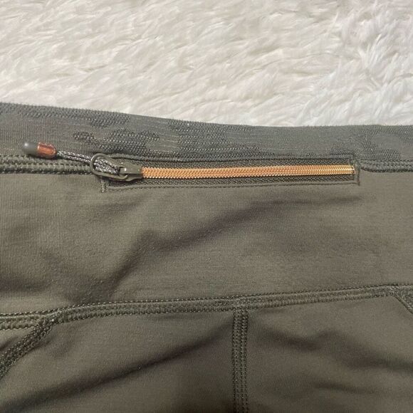 Lululemon Leggings Green Camo Crop Capri Size 4 Back Zip Pocket Ruched - Picture 7 of 8